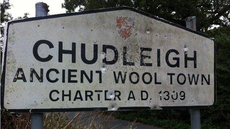 Damaged Chudleigh sign