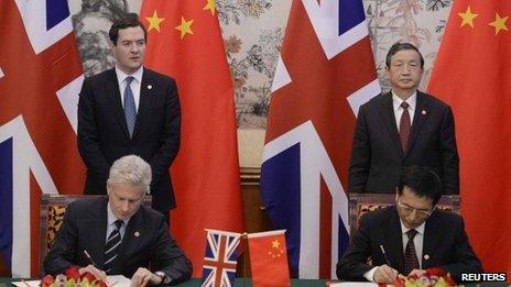 George Osborne and Chinese Vice premier Ma Kai watch over Paul Deighton, commercial secretary to the Treasury Xu Yongsheng, deputy director of China"s National Energy Administration in signing ceremony