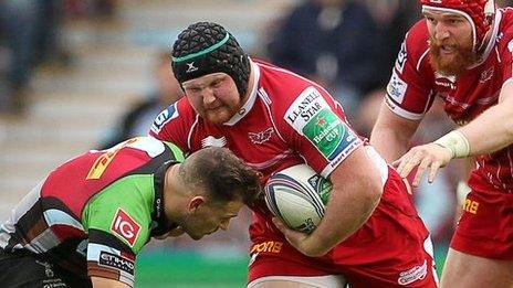 Samson Lee takes on Harlequins