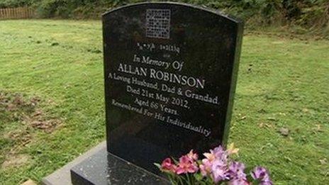 Allan Robinson's gravestone
