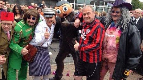 Frank Sidebottom statue