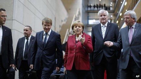 Angela Merkel heads for exploratory talks with the SPD. 17 Oct 2013
