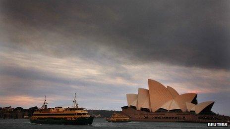 Smoke from wildfires seen over Sydney Opera House, NSW (20 Oct 2013)