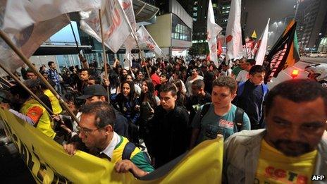 Brazilian oil industry workers demonstrate against the auction of the Libra field in Sao Paulo on 17 October 2013