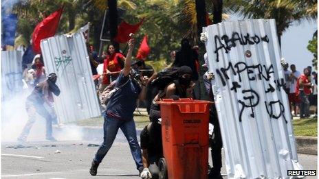 Protest in Barra da Tijuca on 21 October 2013