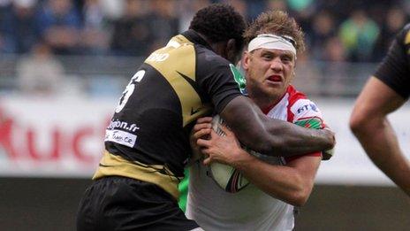 Chris Henry signs a new three year deal with Ulster