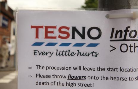 "TES-NO" sign posted by protesters