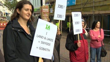 Rally in support of Land & Lakes plans