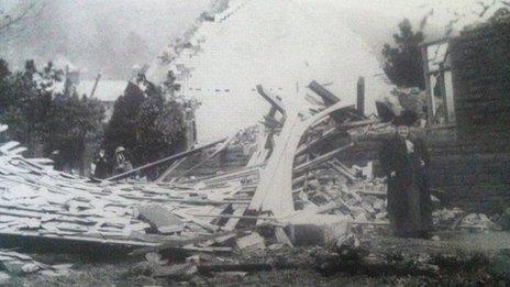 Cafodd nifer o adeiladau eu dymchwel yn syth gan y storm