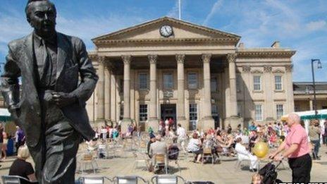 Huddersfield Railway Station