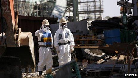 File photo: Workers wearing protective suits and masks are seen next to the number four reactor at Tokyo Electric Power Company's (Tepco) tsunami-crippled Fukushima Daiichi nuclear power plant in Fukushima prefecture, 6 March 2013