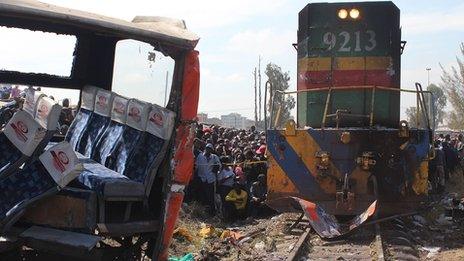 The wreckage of a bus (L) that was involved in an accident with a passenger train in Nairobi (30 October 2013)