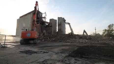 Water Eaton Grain Silo demolished