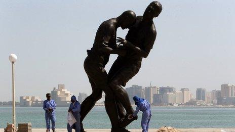 Foreign workers shine Zinedine Zidane statue (file photo)