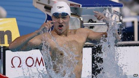 China's Sun Yang celebrates after winning a gold medal at the FINA Swimming World Championships in Barcelona, Spain, (31 July 2013)