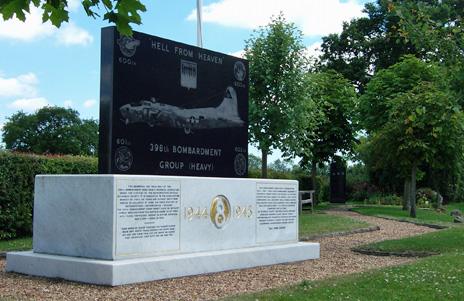 Nuthampstead memorial to the 338th Bomb Group