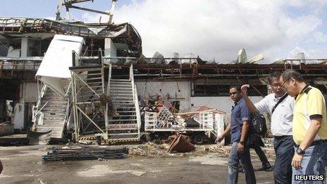 Philippine President Benigno Aquino at Tacloban airport, 10 Nov