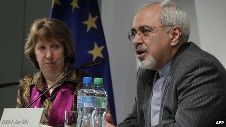 European Union foreign policy chief Catherine Ashton (L) and Iranian Foreign Minister Mohammad Javad Zarif attend a news conference at the end of the Iranian nuclear talks in Geneva November 10, 2013.