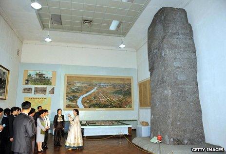 Korean VIPs view the stele of King Gwanggaeto of Goguryeo in a museum