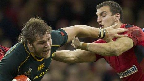 Wales captain Sam Warburton (right) tackles South Africa number eight Duane Vermuelen