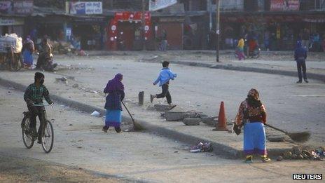 An empty bus station in Kathmandu (11 November 2013)