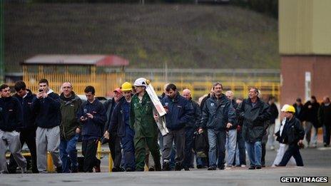 Workers leaving the shipyard in Govan