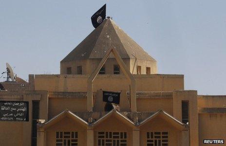 Black flag of al-Qaeda on the Armenian Catholic Church of the Martyrs in Raqqa (30 September 2013)