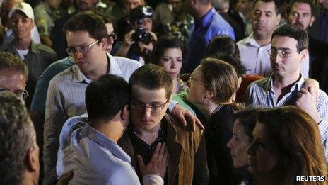 Relatives and friends of Brazil's former president Joao Goulart react as his exhumed remains are carried from the Jardim da Paz cemetery in Sao Borja on 14 November, 2013.