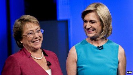 Michelle Bachelet and Evelyn Matthei before the start of a presidential candidate debate organised on 29 October, 2013