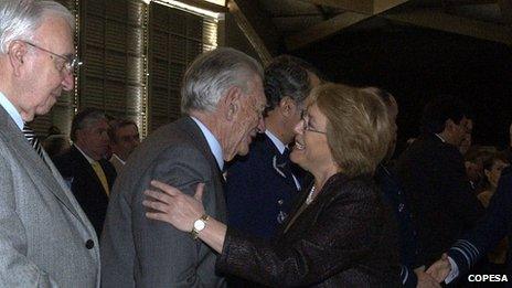 Michelle Bachelet greets Mr Matthei at an event in 2006