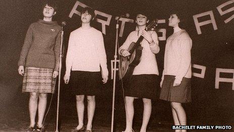 Michelle Bachelet performing with a music group in 1967