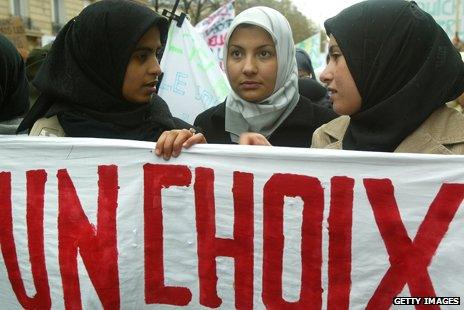 French Muslim protest their right to wear headscarves