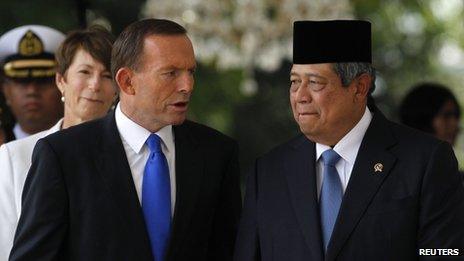 File photo: Australia's Prime Minister Tony Abbott (front left) talks to Indonesia's President Susilo Bambang Yudhoyono at the Presidential Palace in Jakarta 30 September 2013