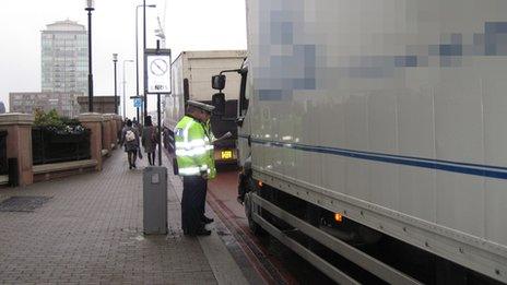 Met Police inspect lorry at Vauxhall on Monday