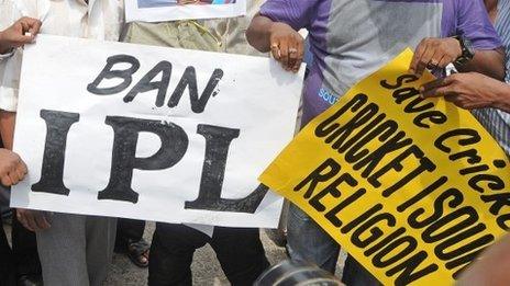 Cricket fans protest over alleged match-fixing in IPL Twenty20 cricket