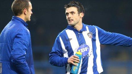 Coleraine manager Oran Kearney talks to Eoin Bradley