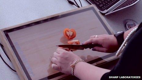 Chopping tomatoes on the board