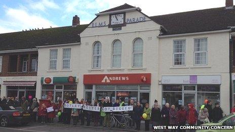 Campaigners forming a human chain around Elms Parade