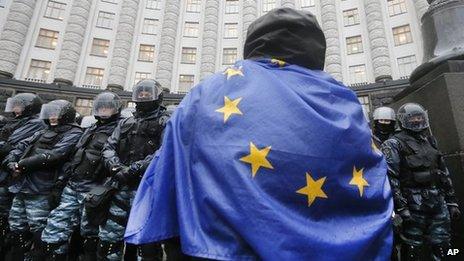 Ukrainian pro-EU demonstrator facing police in Kiev, 25 Nov 13