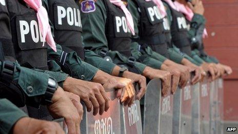 Thai riot police stand guard outside the parliament as a no-confidence debate takes place inside the chamber in Bangkok, Thailand, 26 November 2013