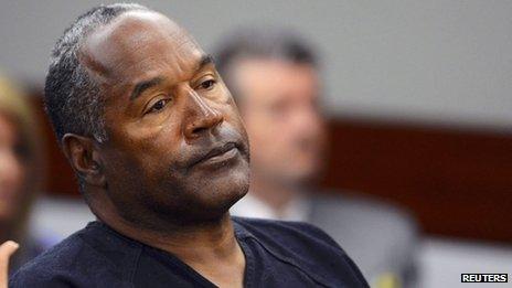 OJ Simpson watches his former defence attorney Yale Galanter testify during an evidentiary hearing in Clark County District Court in Las Vegas, Nevada 17 May 2013