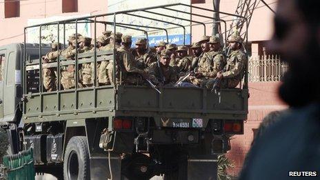 Pakistan troops in Rawalpindi (17 November 2013)