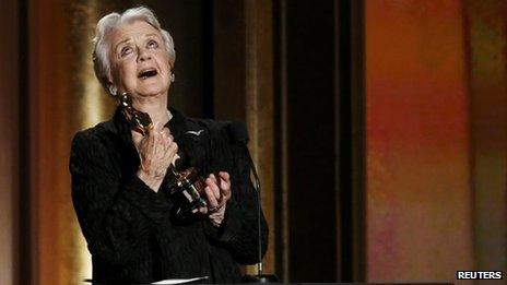 Angela Lansbury receives an Oscar