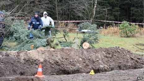 Policemen search for evidences at the area where body parts were found on November 29, 2013 in Reichenau, eastern Germany