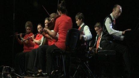 Knockmore Céilí Band on stage