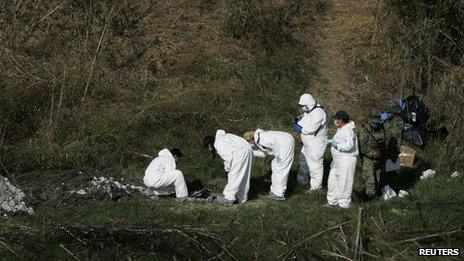 Forensic technicians search for a mass grave on the banks of the Lerma river in La Barca on 21 November, 2013