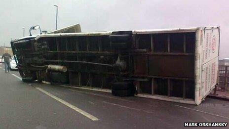 Lorry overturned on Redheugh Bridge