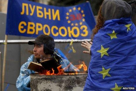 Protesters around brazier in Kiev