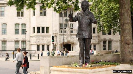 Nelson Mandela statue