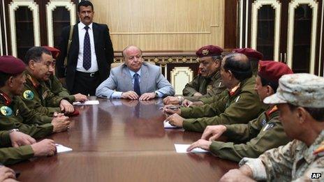 President Abdrabbuh Mansour Hadi meets his security chiefs in Sanaa (5 December 2013)